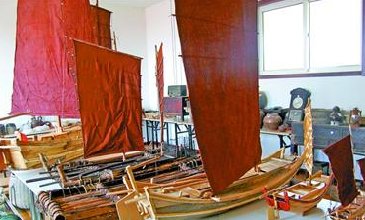 老艺人8个月制作十几艘古代帆船模型